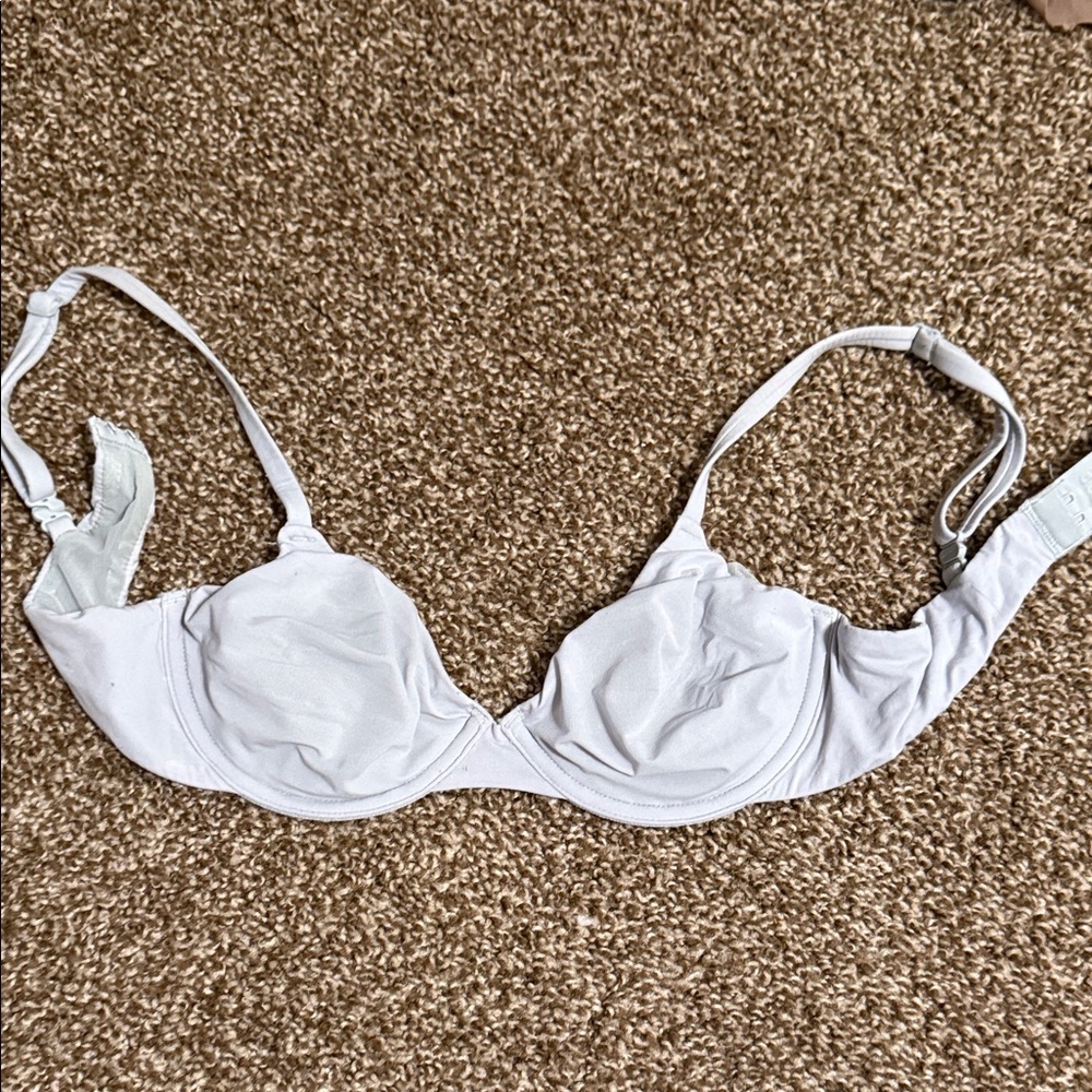 SKIMS Underwire Bra with adjustable straps